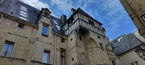 La façade sur cour.