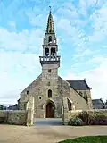 Coat-Méal : la façade de l'église paroissiale Notre-Dame-des-Sept-Douleurs.