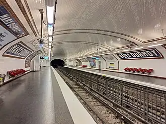 Vue des quais après la rénovation de 2025, restituant le style « Nord-Sud » d'origine.