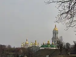Vue sur la laure depuis le monument du Holodomor.