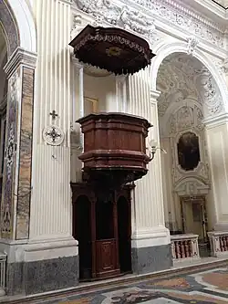 Chaire en noyer.