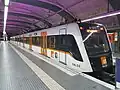 Un train de la série 114 à Plaça Catalunya.