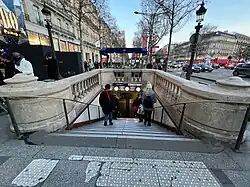 L'accès no&nbsp;1 « Champs-Élysées ».