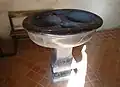 Les fonts baptismaux.