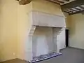 Cheminée monumentale, chambre 1er étage aile ouest