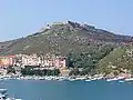 Le port au pied de la forteresse