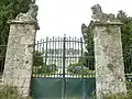 Portail d'entrée du château de Meslien.