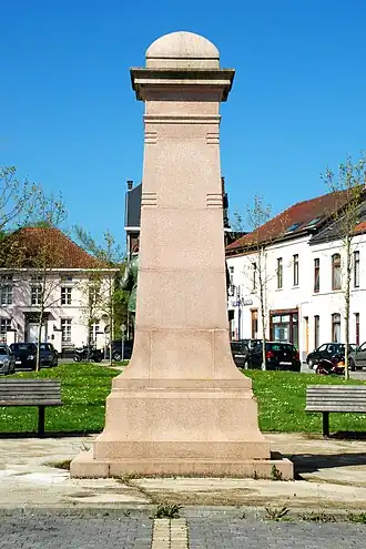 La face arrière du monument.