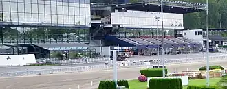 Piste de trot et tribunes de Solvalla.