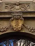 Armoiries des Kolowrat au-dessus de l'entrée du palais