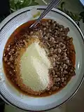 Un plat de haricot (ou Abobo en langue locale Fon au Bénin) mélangé avec du gari