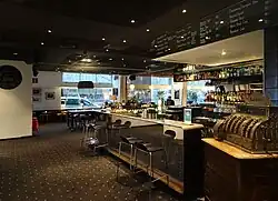 Le bar.