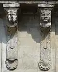 Supports de balcon sculptés