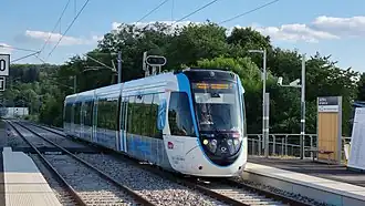 Une rame à la station Les Portes de Saint-Cyr.