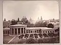 Elisenbrunnen, photographiée en 1865 par Jacob Wothly&nbsp;(de).