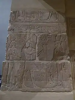 Offrande de sistres à Mout