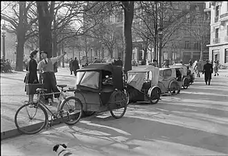Le vélo-taxi était encore utilisé au printemps 1945.