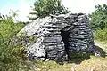 Dolmen de Viste n°2 réutilisé en cazelle.