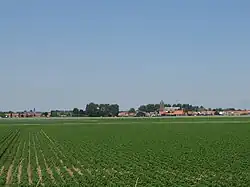 La localité photographiée depuis le sud.
