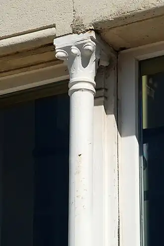 Détail d'une colonnette en fonte.