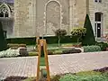 Aperçu du jardin de la mairie en 2000.