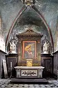 Le maître-autel et le retable de l'église.