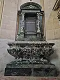 Le tombeau de Bertrand.