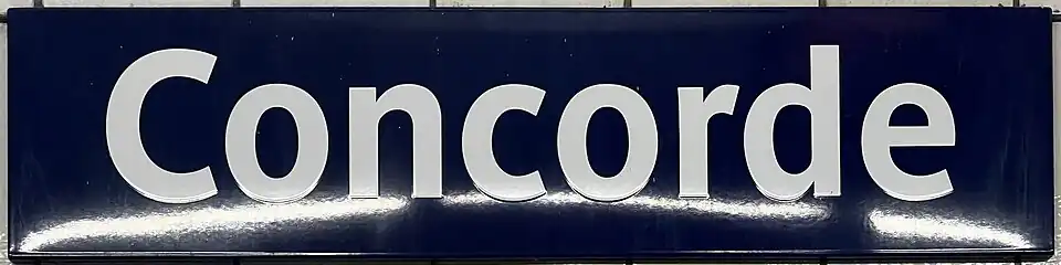 Panneau indiquant le nom de la station.