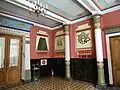 Le vestibule avec les plaques commémoratives