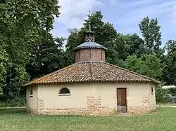 Écurie-pigeonnier.