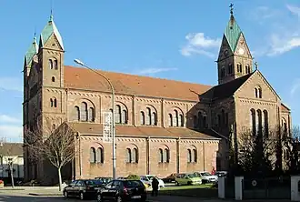 La basilique, côté ouest.