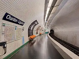 L'unique quai vu vers Boulogne - Pont de Saint-Cloud.