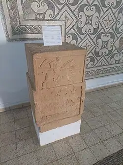 Stèle d'un cavalier caninafate