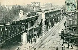 Vue de la station et des voies du tramway qui la longeaient sur le boulevard, vers 1905.