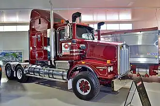 Un tracteur semi-remorque Kenworth T650