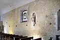 La mur nord de l'église appareillé en arêtes de poisson.