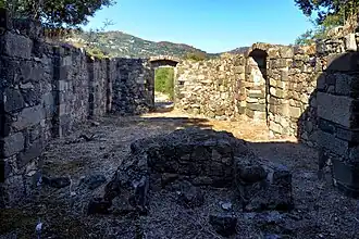 Nef et porte d'entrée