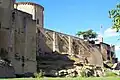 Remparts sous le château (sept.&nbsp;2011) 44°&nbsp;33′&nbsp;50,5″&nbsp;N, 0°&nbsp;13′&nbsp;28,6″&nbsp;O