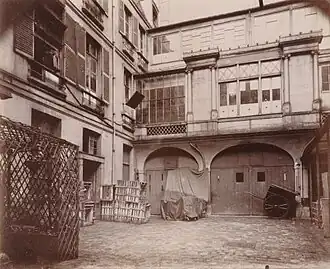 La cour vers 1900, photo Eugène Atget.
