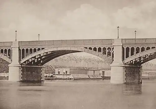Photographie du pont de Grenelle en 1883.