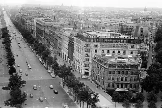 Premier Drugstore Publicis (1965).