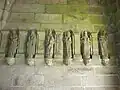 Porche sud : les six autres statues d'apôtres (groupe polychrome)