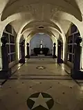 Vue intérieure du caveau des gouverneurs.