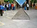 Détail de l'apex et de la petite pyramide en pierre.