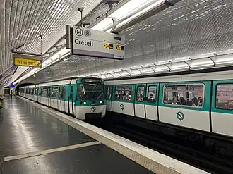 Rame arrivant à la station.