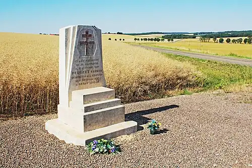 Monument au résistant Edmond Neugnot (carrefour de la Croix-Pingenet).