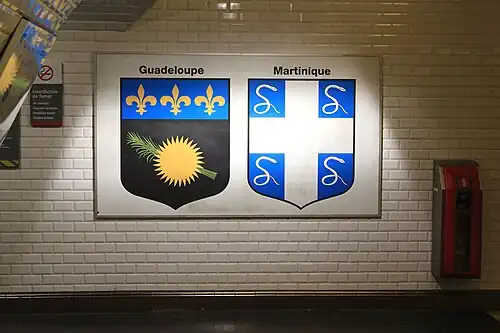 Blasons présents sur le quai de la ligne 9direction Mairie de Montreuil.