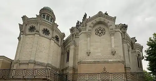 Transept de la basilique d'Ars, murs en pierre de taille
