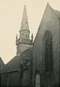 Ancienne chapelle de la Trinité de Quéven (détruite en 1944), vue extérieure partielle.
