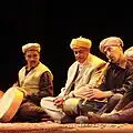 À droite, gasba, instrument très employé dans la musique folklorique.